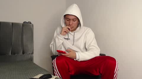 Snapshot of alex__lover chatting on 12/18/24, 05:26 Owen online show from 12/18/24, 05:26