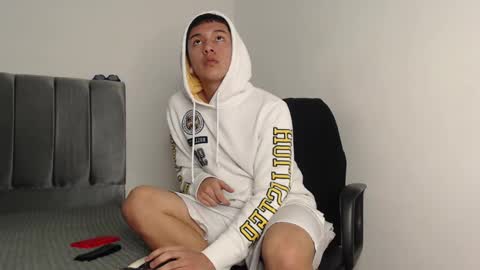 Snapshot of alex__lover chatting on 12/19/24, 02:12 Owen online show from 12/19/24, 02:12