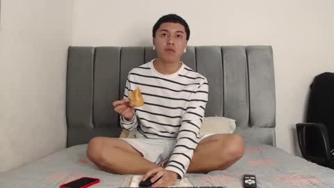 Snapshot of alex__lover chatting on 01/04/25, 04:01 Owen online show from 01/04/25, 04:01