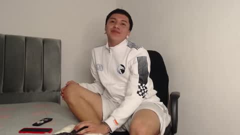 Snapshot of alex__lover chatting on 01/05/25, 03:43 Owen online show from 01/05/25, 03:43