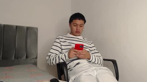 Snapshot of alex__lover chatting on 01/17/25, 04:49 Owen online show from 01/17/25, 04:49