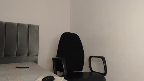 Snapshot of alex__lover chatting on 01/21/25, 01:50 Owen online show from 01/21/25, 01:50