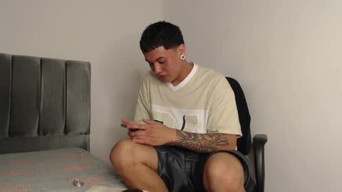 Snapshot of alex__lover chatting on 01/28/25, 05:00 Owen online show from 01/28/25, 05:00