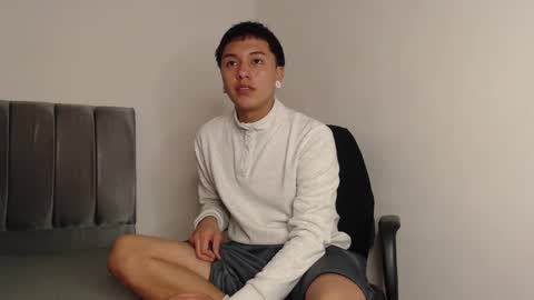 Snapshot of alex__lover chatting on 02/14/25, 02:07 Owen online show from 02/14/25, 02:07