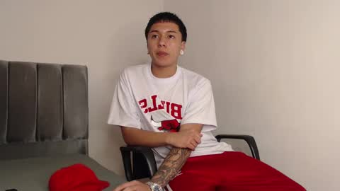 Snapshot of alex__lover chatting on 02/15/25, 02:58 Owen online show from 02/15/25, 02:58