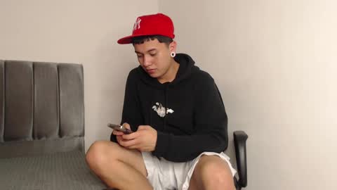 Snapshot of alex__lover chatting on 02/18/25, 05:31 Owen online show from 02/18/25, 05:31