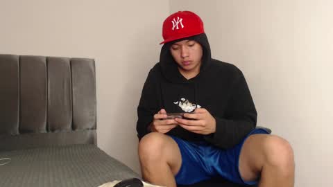 Snapshot of alex__lover chatting on 02/20/25, 06:50 Owen online show from 02/20/25, 06:50