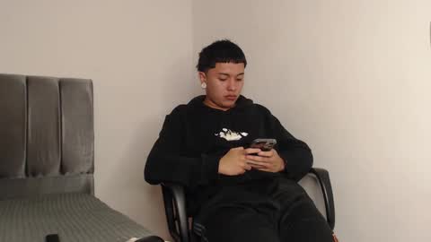 Snapshot of alex__lover chatting on 02/25/25, 04:14 Owen online show from 02/25/25, 04:14