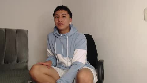 Snapshot of alex__lover chatting on 02/28/25, 01:47 Owen online show from 02/28/25, 01:47