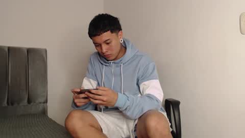 Snapshot of alex__lover chatting on 02/28/25, 04:54 Owen online show from 02/28/25, 04:54