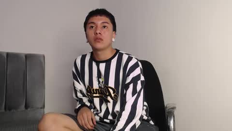 Snapshot of alex__lover chatting on 11/11/25, 02:22 Owen online show from 11/11/25, 02:22