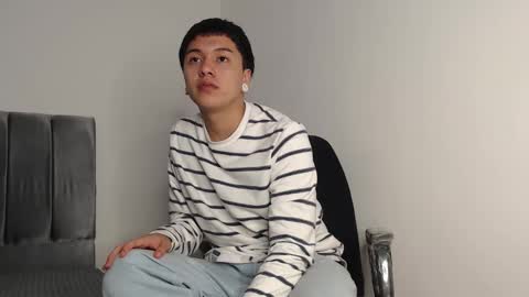 Snapshot of alex__lover chatting on 11/18/25, 01:44 Owen online show from 11/18/25, 01:44