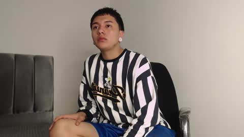 Snapshot of alex__lover chatting on 11/29/25, 02:36 Owen online show from 11/29/25, 02:36