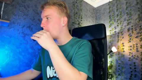 Snapshot of alex__sweet chatting on 10/03/25, 09:17 your Alex online show from 10/03/25, 09:17