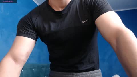 Snapshot of alex_blu chatting on 10/09/25, 08:34 Alex online show from 10/09/25, 08:34