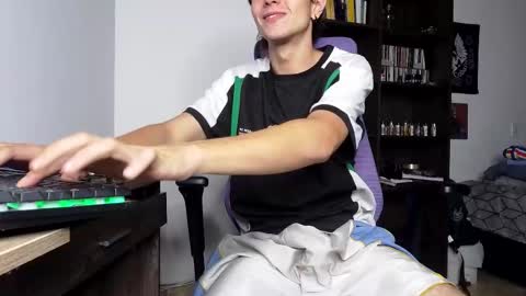 alex_connorr online show from 11/08/25, 10:52