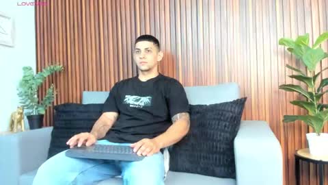 Snapshot of alex_cute77 chatting on 02/11/26, 11:37 alex online show from 02/11/26, 11:37