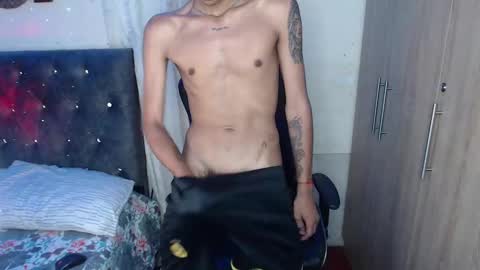 Snapshot of alex_diorrr chatting on 01/29/25, 10:53 Alex online show from 01/29/25, 10:53