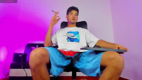 Snapshot of alex_lord_ chatting on 12/28/24, 08:58 i am Alex online show from 12/28/24, 08:58