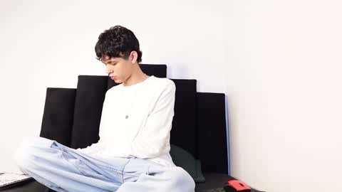 alex_mark_ online show from 10/21/25, 01:45