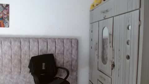 alex online show from 04/05/26, 08:39