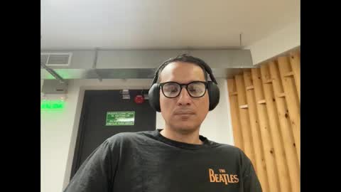 Snapshot of alex_ruiz_ chatting on 12/16/25, 04:45 Alex online show from 12/16/25, 04:45