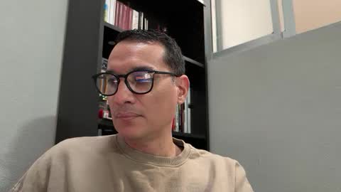 Snapshot of alex_ruiz_ chatting on 06/16/26, 10:23 Alex online show from 06/16/26, 10:23