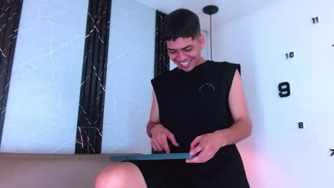 Snapshot of alex_vanz chatting on 12/16/25, 11:26 Alex Vanz online show from 12/16/25, 11:26