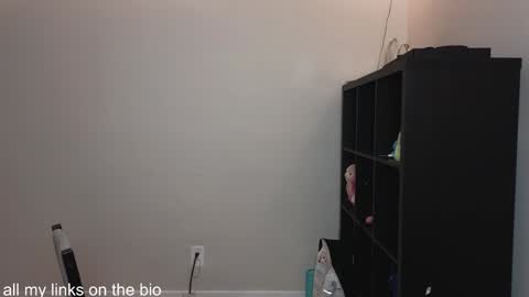 dont be afraid to click social media link its  working  just click on that  online show from 12/25/24, 01:53