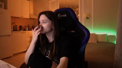 Snapshot of alexa_feels chatting on 12/08/24, 11:19 Little Duck homie online show from 12/08/24, 11:19