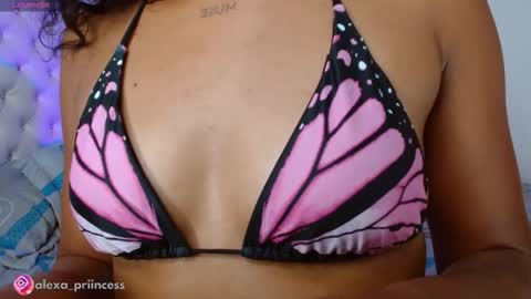 Snapshot of alexa_priincess chatting on 10/18/25, 08:09 online show from 10/18/25, 08:09