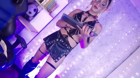 alexaavandercloude online show from 04/10/26, 08:02