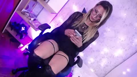 alexaavandercloude online show from 04/16/26, 09:39