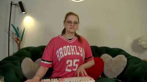 AlexaAvery online show from 05/16/26, 06:32