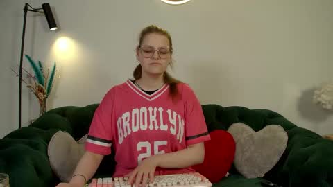 AlexaAvery online show from 05/16/26, 06:54