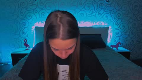 Snapshot of alexabarkley chatting on 12/04/24, 03:04 angel online show from 12/04/24, 03:04