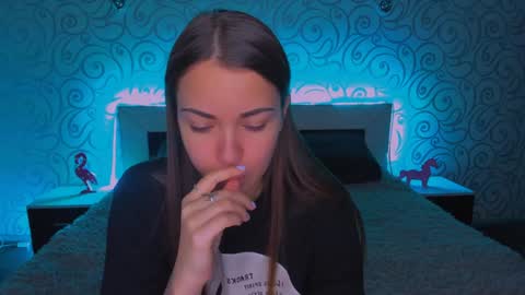 Snapshot of alexabarkley chatting on 12/09/24, 03:29 angel online show from 12/09/24, 03:29