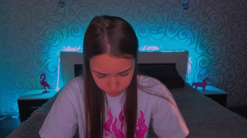 Snapshot of alexabarkley chatting on 12/11/24, 04:28 angel online show from 12/11/24, 04:28