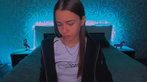 Snapshot of alexabarkley chatting on 12/13/24, 06:21 angel online show from 12/13/24, 06:21