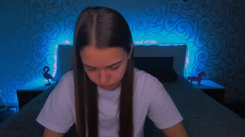 Snapshot of alexabarkley chatting on 12/22/24, 03:22 angel online show from 12/22/24, 03:22