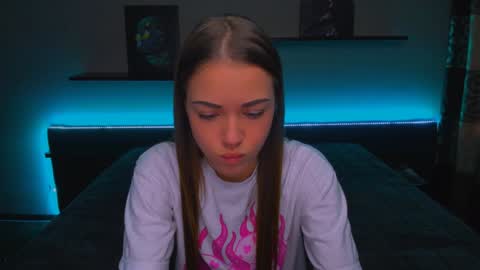 Snapshot of alexabarkley chatting on 12/26/24, 03:06 angel online show from 12/26/24, 03:06