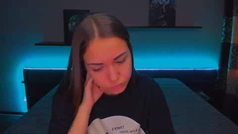 Snapshot of alexabarkley chatting on 12/27/24, 03:20 angel online show from 12/27/24, 03:20