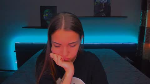 Snapshot of alexabarkley chatting on 12/27/24, 06:24 angel online show from 12/27/24, 06:24