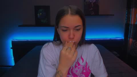 Snapshot of alexabarkley chatting on 01/06/25, 03:20 angel online show from 01/06/25, 03:20