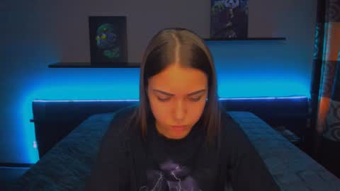 Snapshot of alexabarkley chatting on 01/15/25, 06:33 angel online show from 01/15/25, 06:33