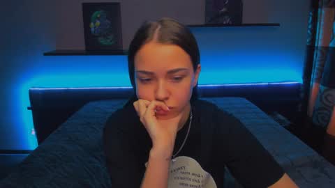 Snapshot of alexabarkley chatting on 01/17/25, 06:36 angel online show from 01/17/25, 06:36