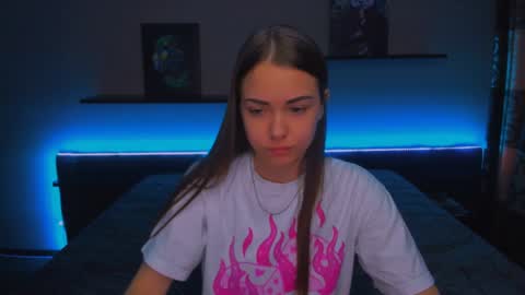 Snapshot of alexabarkley chatting on 01/20/25, 03:15 angel online show from 01/20/25, 03:15