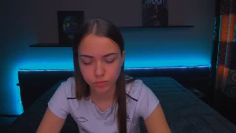 Snapshot of alexabarkley chatting on 01/28/25, 06:16 angel online show from 01/28/25, 06:16