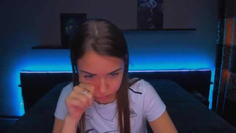 Snapshot of alexabarkley chatting on 02/13/25, 06:09 angel online show from 02/13/25, 06:09