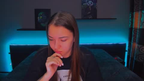 Snapshot of alexabarkley chatting on 02/14/25, 03:11 angel online show from 02/14/25, 03:11